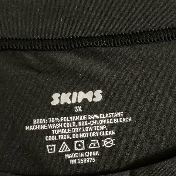 NWT Skims Crop Black Tee Shirt Short Sleeves Size 3X - Picture 7 of 7